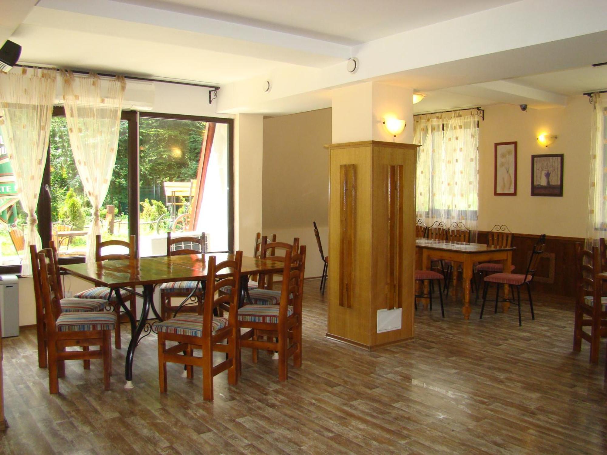 بْريدال Hotel Zada المطعم الصورة